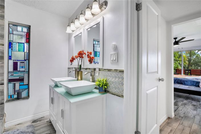 Image No.19-5 Bed Property for sale