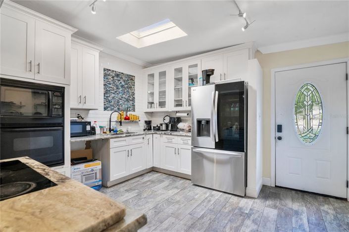 Image No.8-5 Bed Property for sale