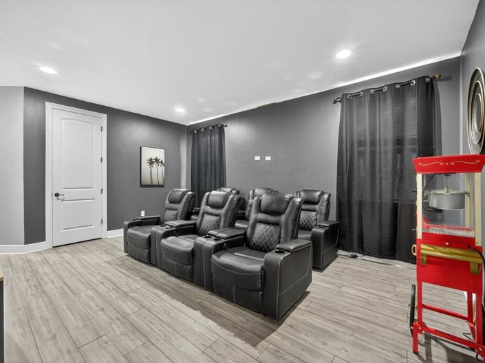 Image No.48-10 Bed Property for sale