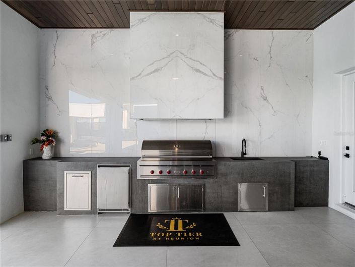 Image No.13-11 Bed Property for sale