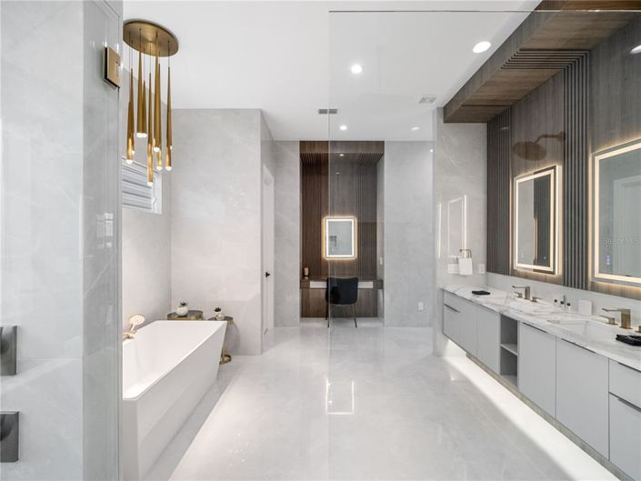 Image No.19-11 Bed Property for sale