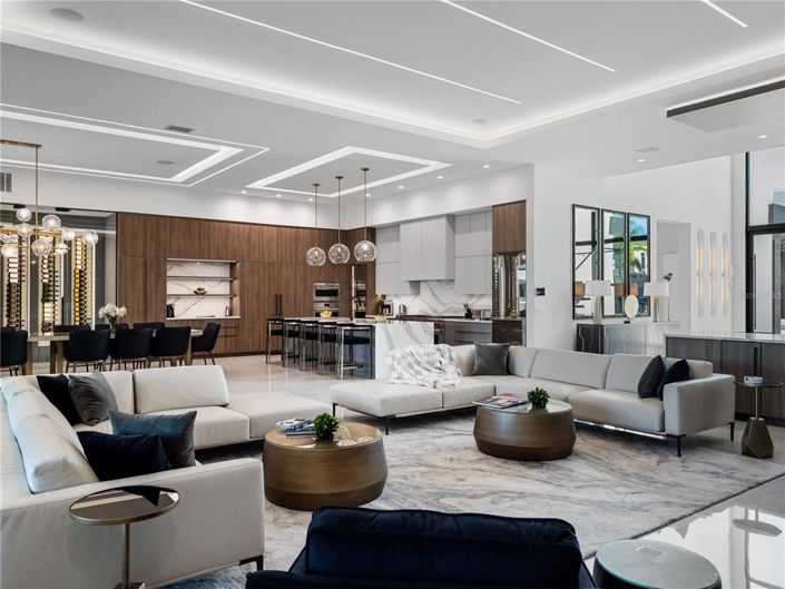 Image No.2-11 Bed Property for sale