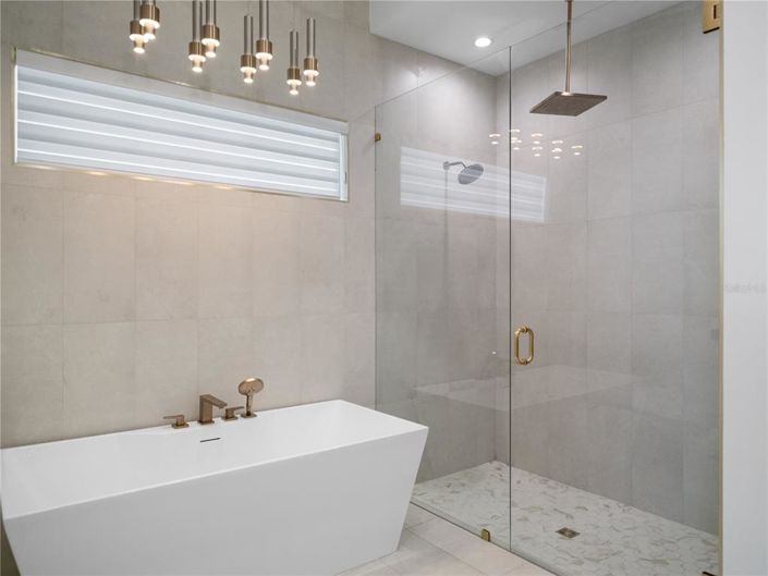 Image No.28-11 Bed Property for sale