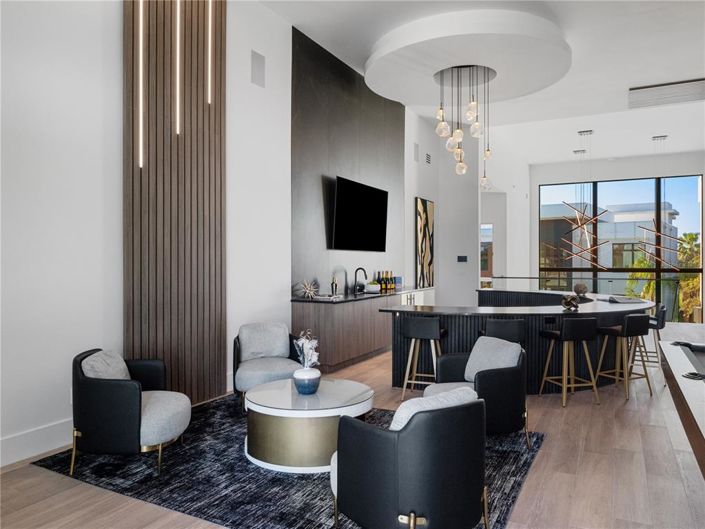 Image No.33-11 Bed Property for sale