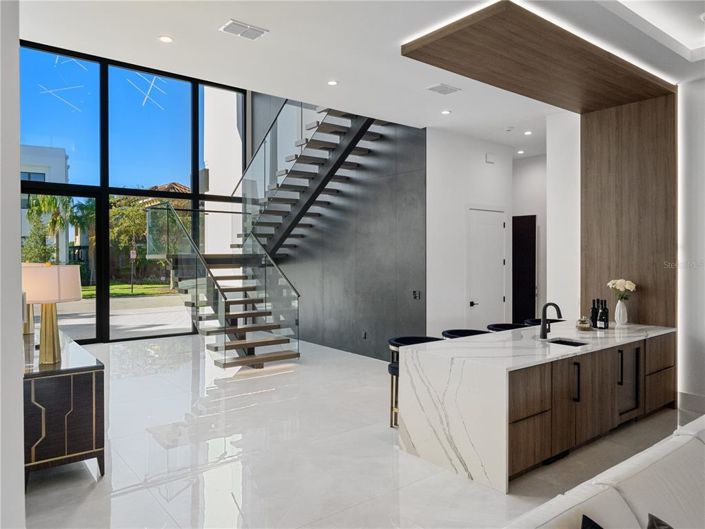 Image No.4-11 Bed Property for sale