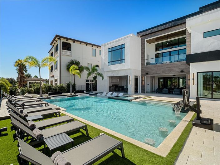 Image No.46-11 Bed Property for sale