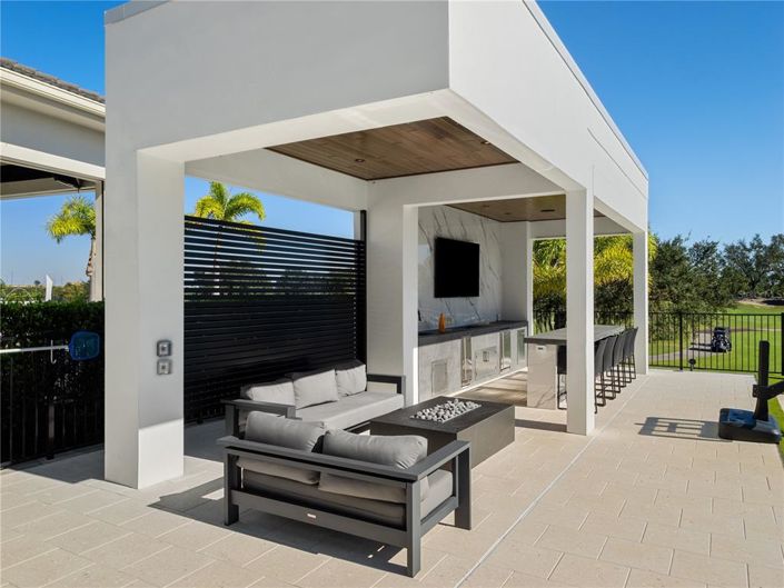 Image No.47-11 Bed Property for sale