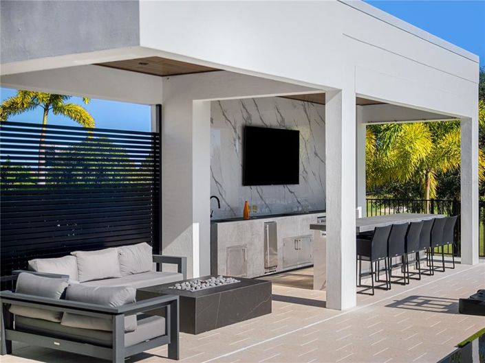 Image No.53-11 Bed Property for sale