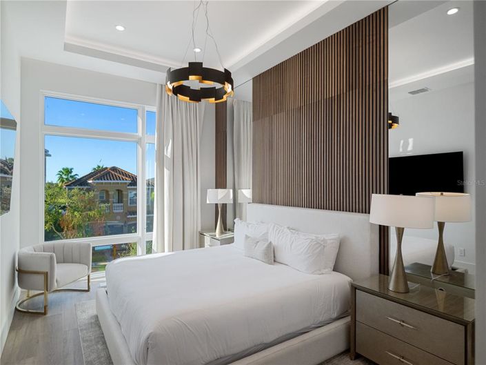 Image No.60-11 Bed Property for sale