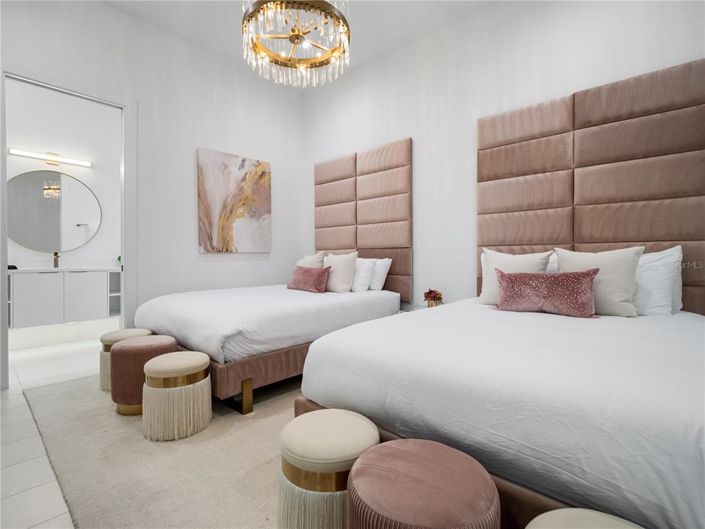 Image No.62-11 Bed Property for sale