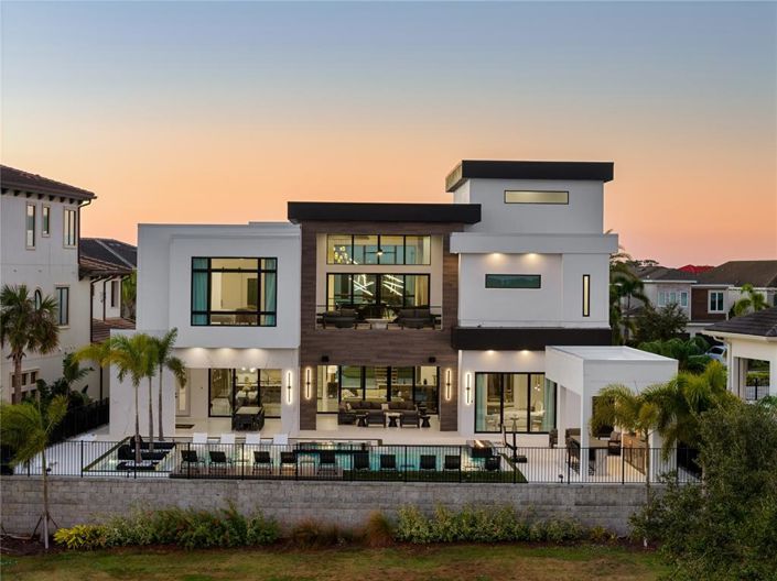 Image No.69-11 Bed Property for sale