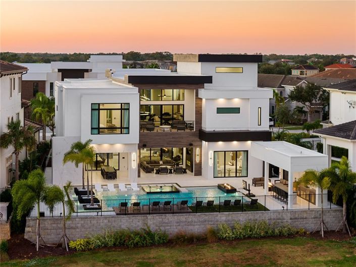 Image No.71-11 Bed Property for sale