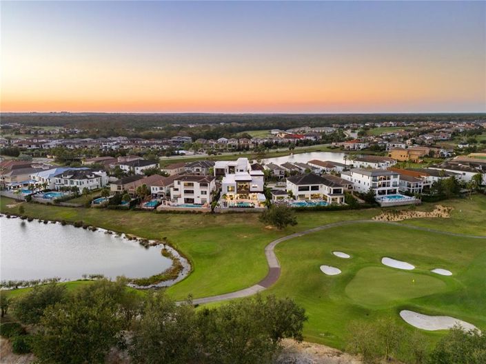 Image No.72-11 Bed Property for sale