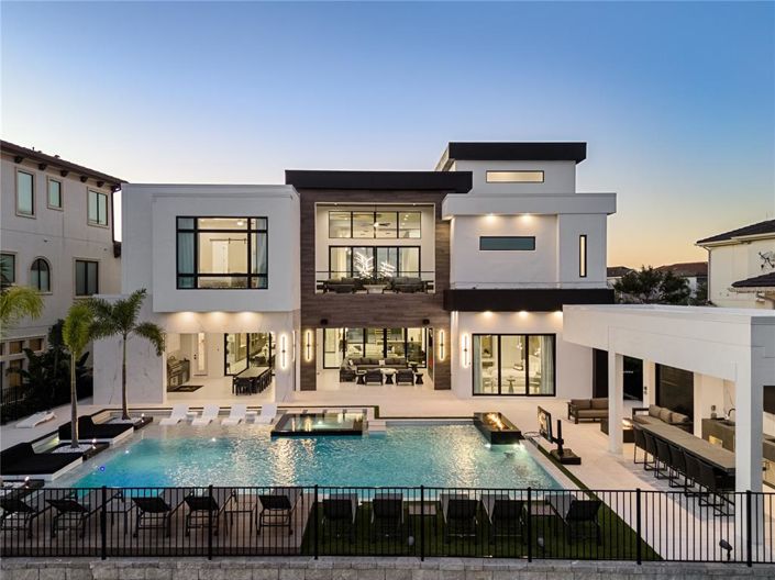 Image No.74-11 Bed Property for sale