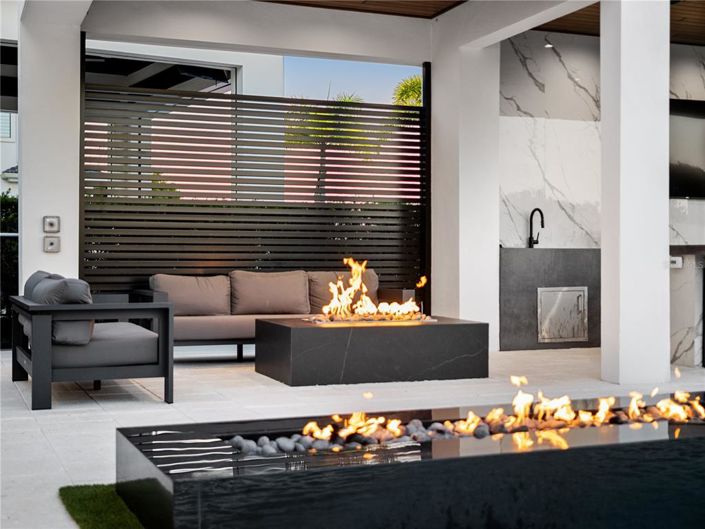 Image No.76-11 Bed Property for sale