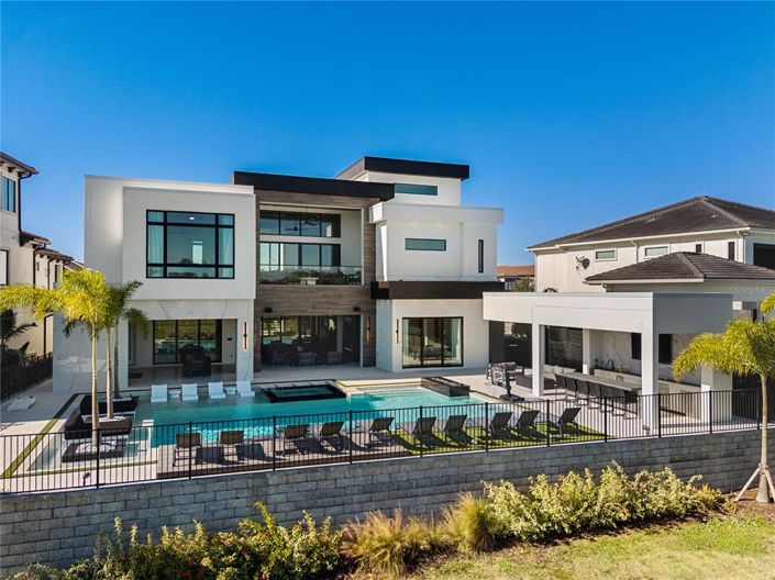 Image No.79-11 Bed Property for sale