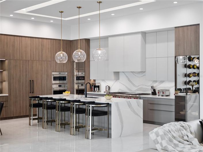 Image No.8-11 Bed Property for sale