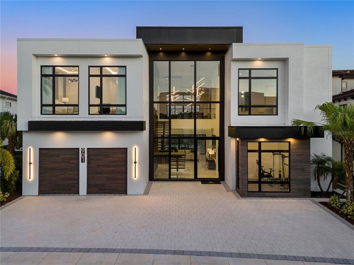 Image No.81-11 Bed Property for sale