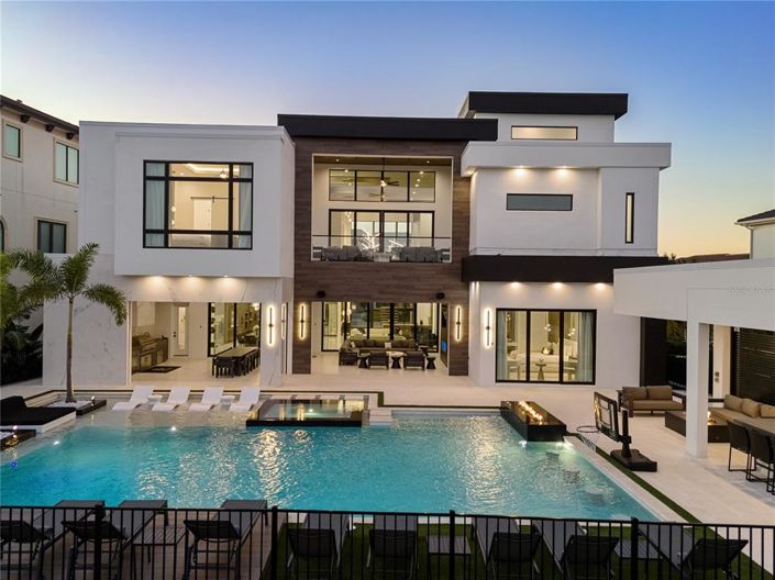 Image No.83-11 Bed Property for sale