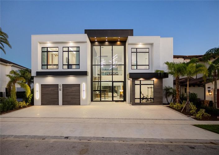 Image No.84-11 Bed Property for sale