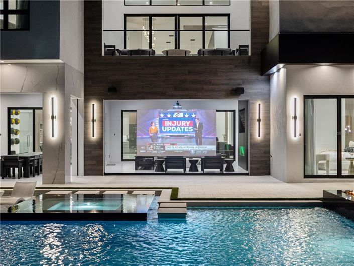 Image No.85-11 Bed Property for sale