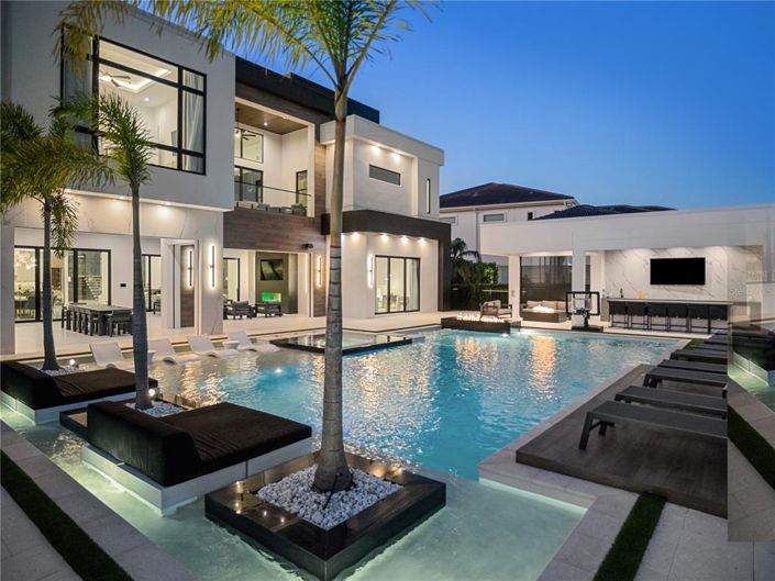 Image No.89-11 Bed Property for sale