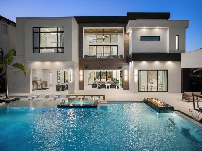 Image No.90-11 Bed Property for sale