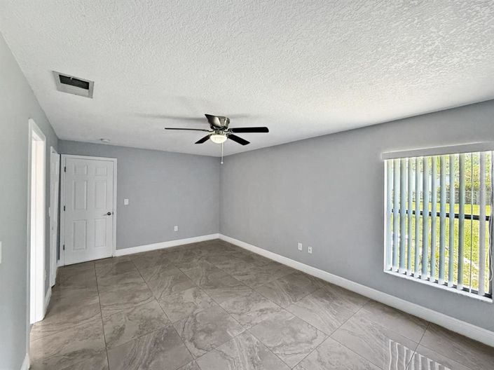 Image No.11-3 Bed Property for sale