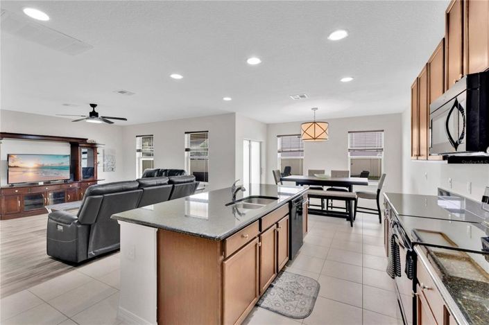 Image No.10-4 Bed Property for sale