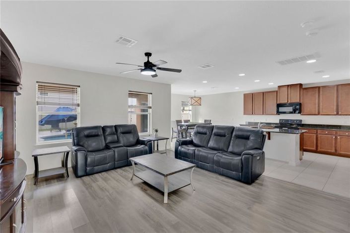 Image No.4-4 Bed Property for sale