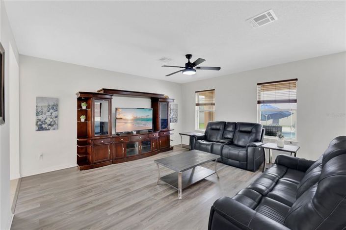 Image No.5-4 Bed Property for sale