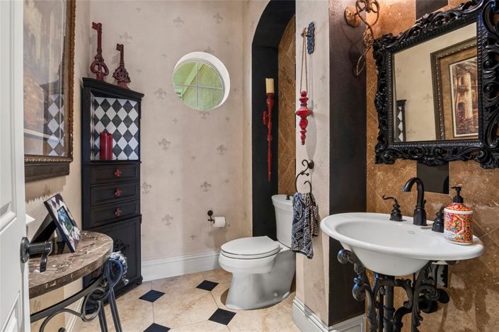 Image No.14-5 Bed Property for sale