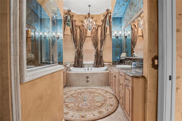 Image No.19-5 Bed Property for sale