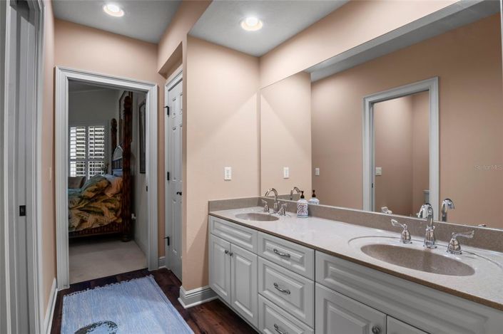 Image No.26-5 Bed Property for sale