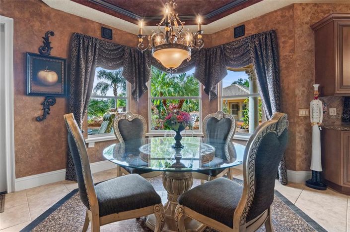 Image No.9-5 Bed Property for sale