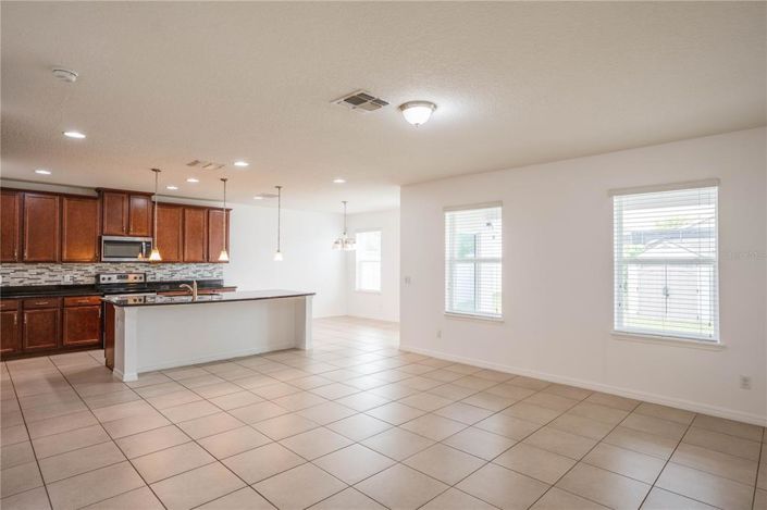 Image No.2-Propriété de 4 chambres à vendre à Kissimmee