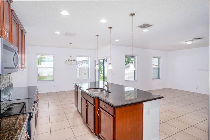 Image No.6-Propriété de 4 chambres à vendre à Kissimmee