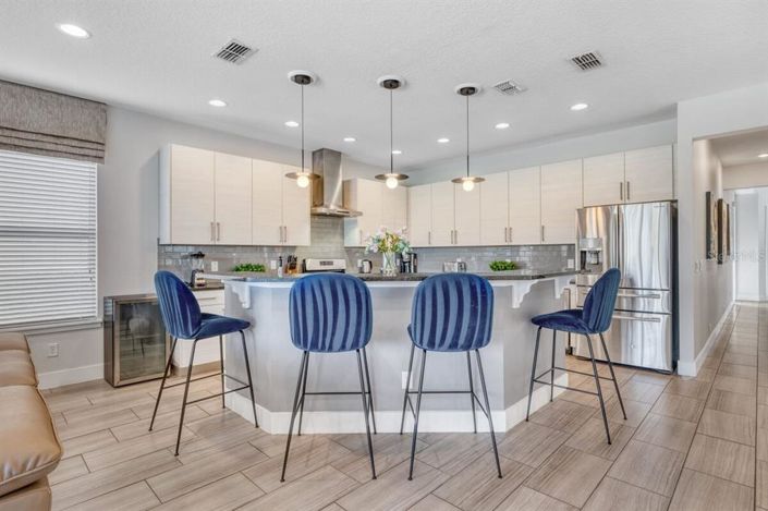 Image No.6-6 Bed Property for sale