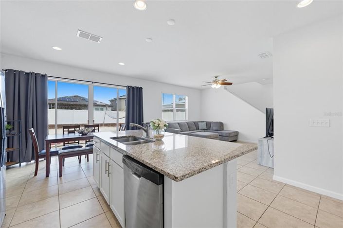 Image No.12-3 Bed Property for sale