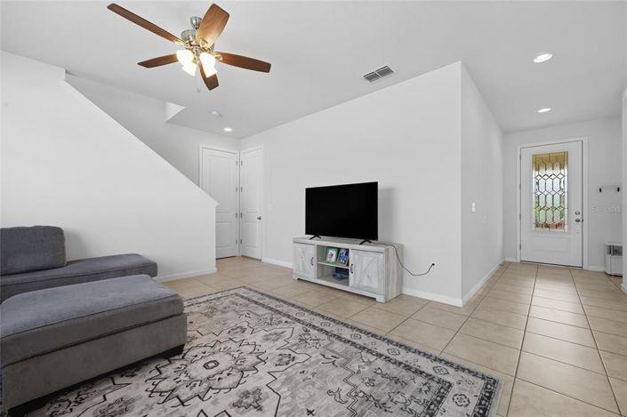 Image No.17-3 Bed Property for sale