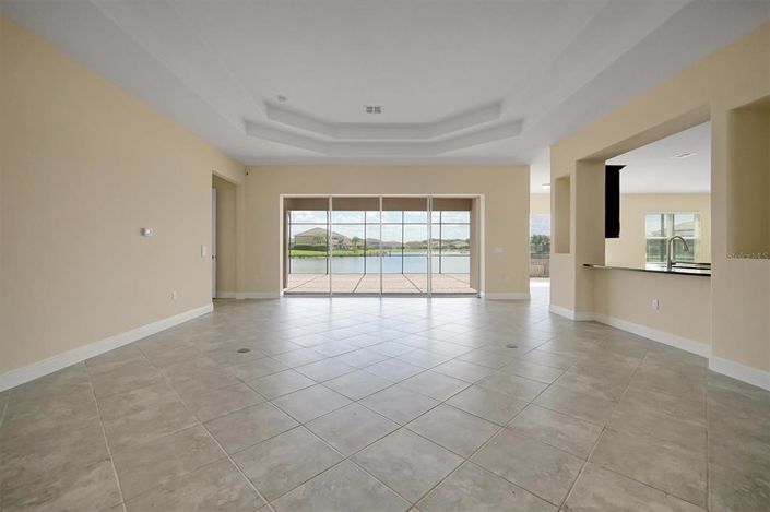 Image No.10-5 Bed Property for sale