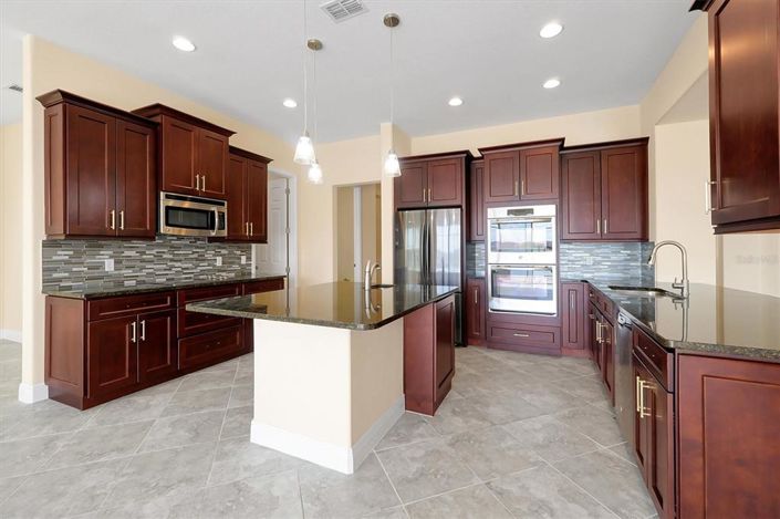 Image No.17-5 Bed Property for sale