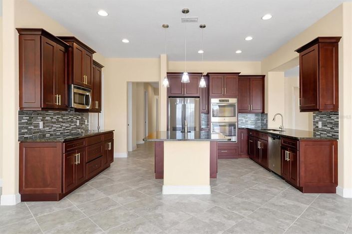 Image No.18-5 Bed Property for sale