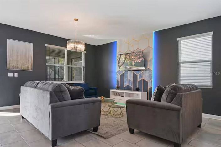 Image No.11-8 Bed Property for sale