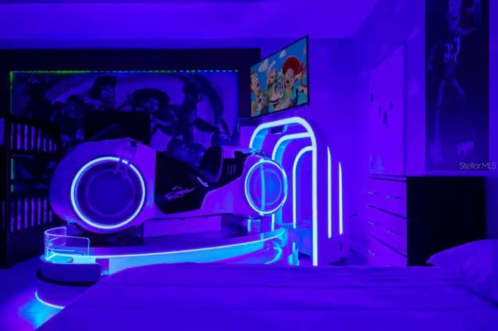 Image No.17-8 Bed Property for sale