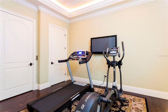 Image No.18-12 Bed Property for sale