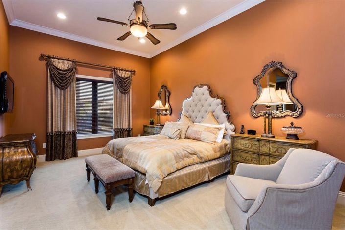 Image No.38-12 Bed Property for sale