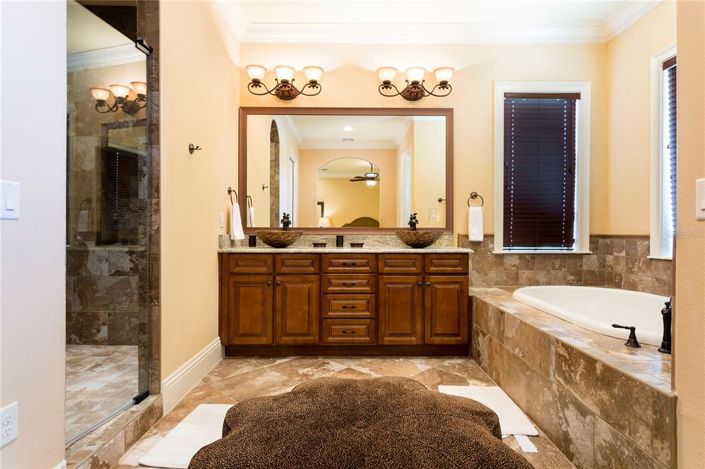 Image No.45-12 Bed Property for sale