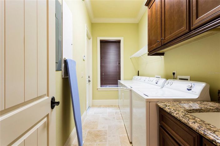 Image No.54-12 Bed Property for sale