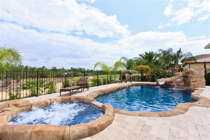 Image No.11-8 Bed Property for sale